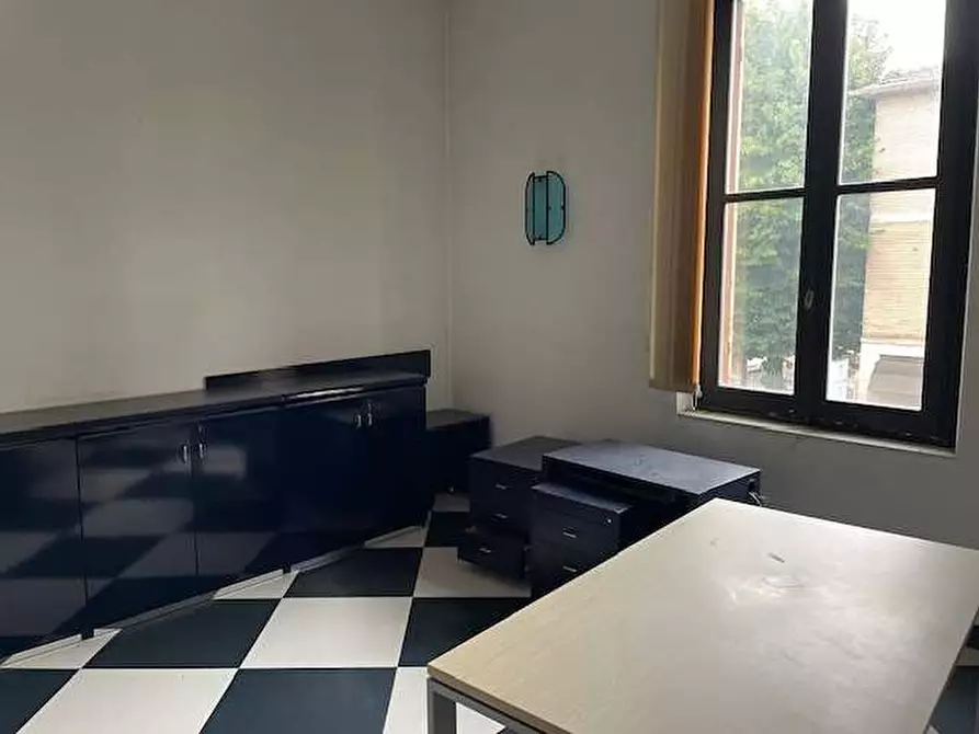 Immagine 17 di Stabile in vendita  in via san leonardo 4 a Parma