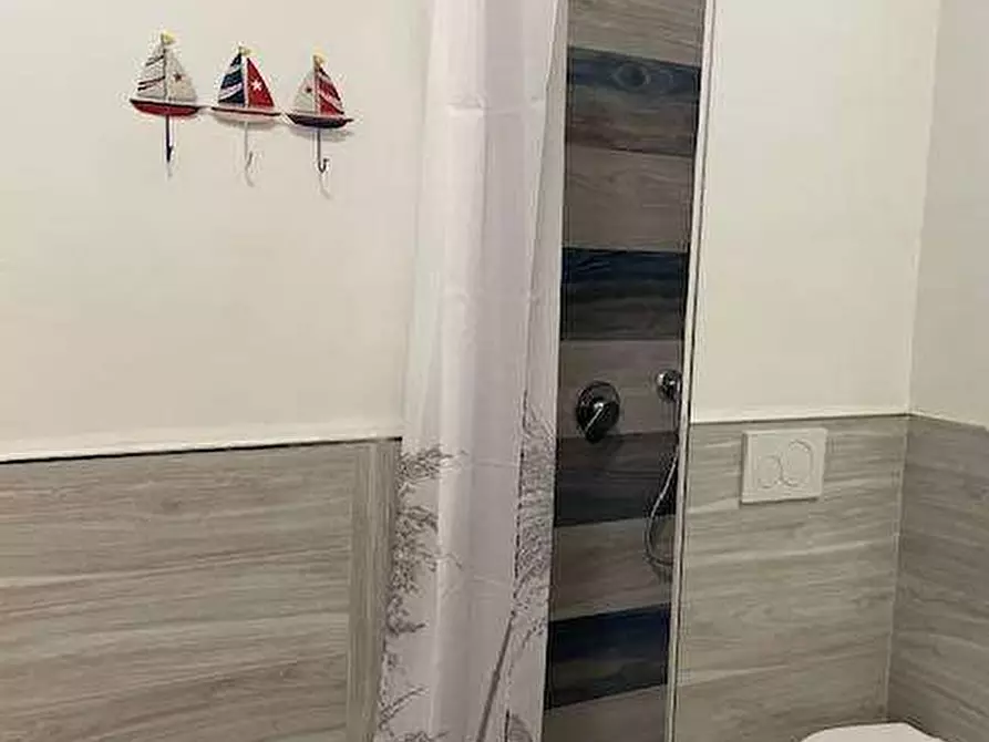 Immagine 14 di Appartamento in vendita  in VIA FELICE CAVALLOTTI a Carrara