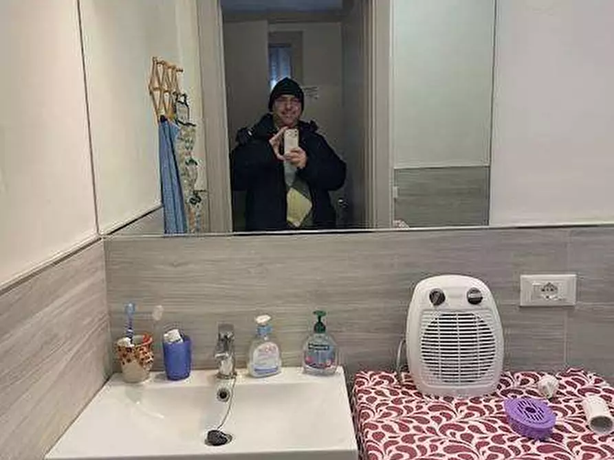 Immagine 12 di Appartamento in vendita  in VIA FELICE CAVALLOTTI a Carrara