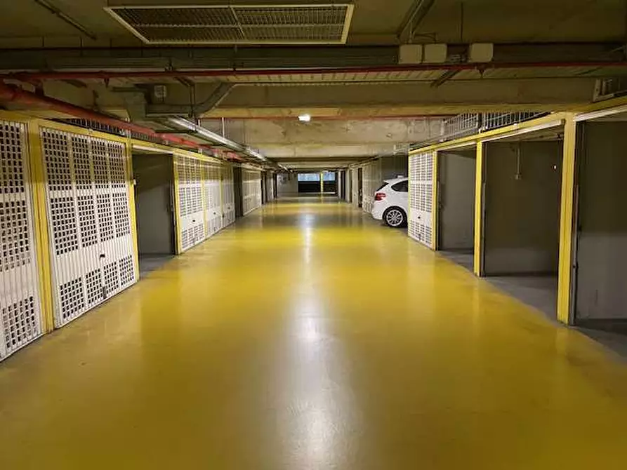 Immagine 2 di Garage in vendita  in VIA EMILIO CASA 12 a Parma