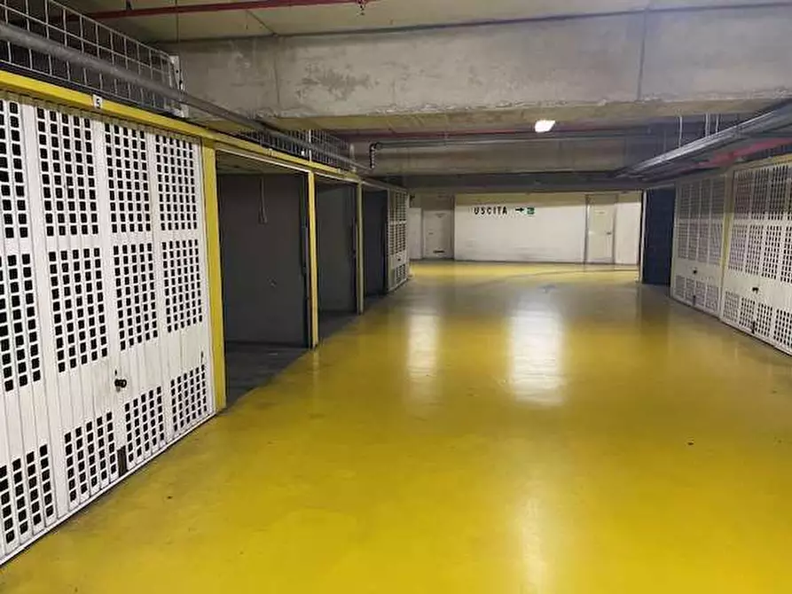 Immagine 4 di Garage in vendita  in VIA EMILIO CASA 12 a Parma