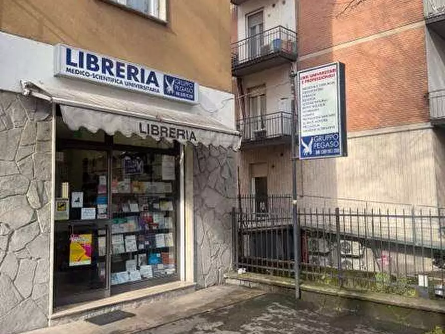 Immagine 1 di Negozio in vendita  in VIA ABBEVERATOIA 27A a Parma