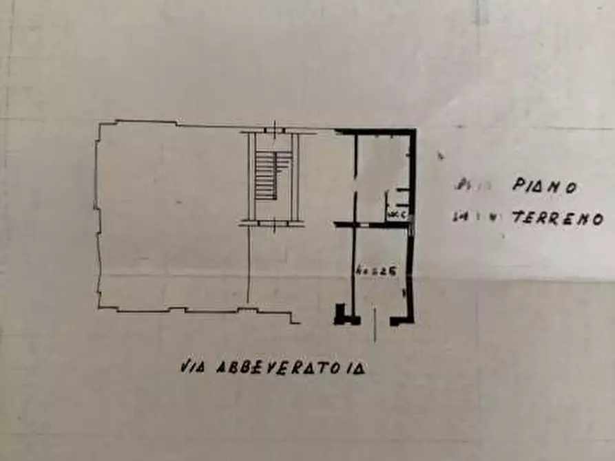Immagine 2 di Negozio in affitto  in VIA ABBEVERATOIA 27A a Parma