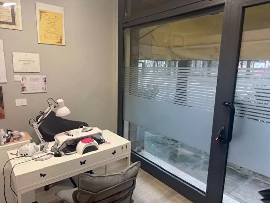 Immagine 4 di Negozio in affitto  in VIA SOLARI a Parma