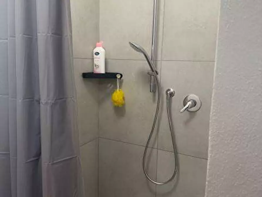 Immagine 10 di Negozio in affitto  in VIA SOLARI a Parma