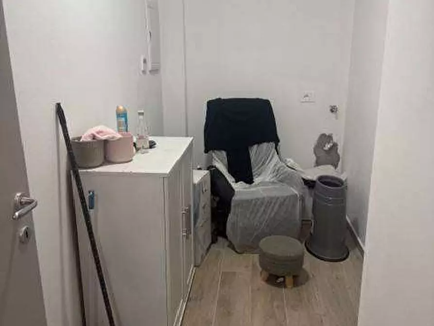 Immagine 11 di Negozio in affitto  in VIA SOLARI a Parma