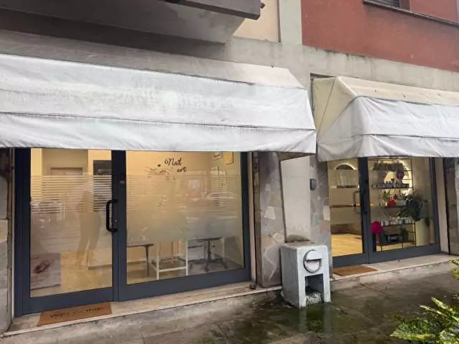 Immagine 3 di Negozio in affitto  in VIA SOLARI a Parma