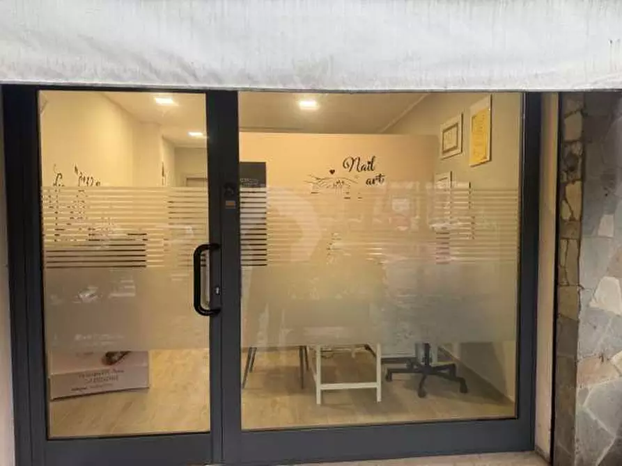 Immagine 2 di Negozio in affitto  in VIA SOLARI a Parma