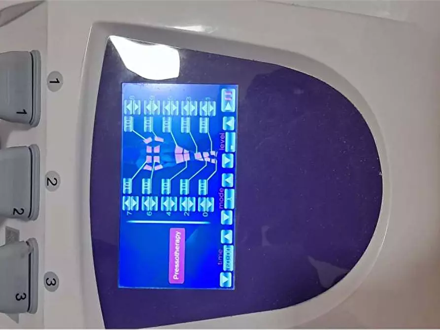 Immagine 13 di Negozio in affitto  in VIA SOLARI a Parma