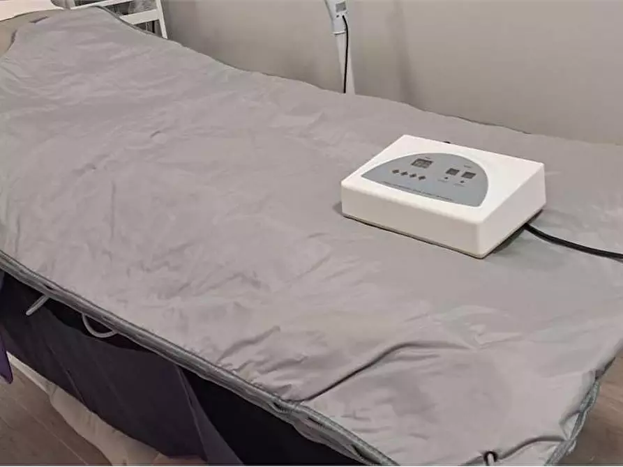 Immagine 15 di Negozio in affitto  in VIA SOLARI a Parma