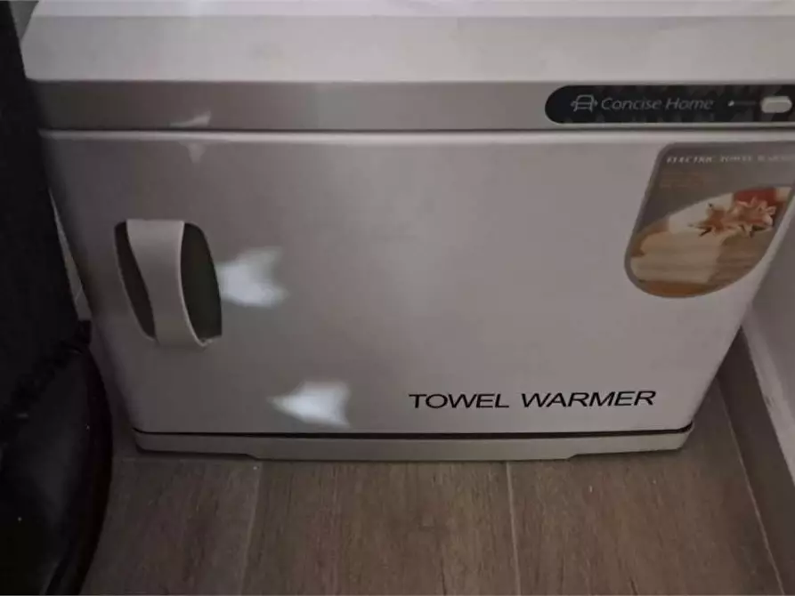 Immagine 17 di Negozio in affitto  in VIA SOLARI a Parma