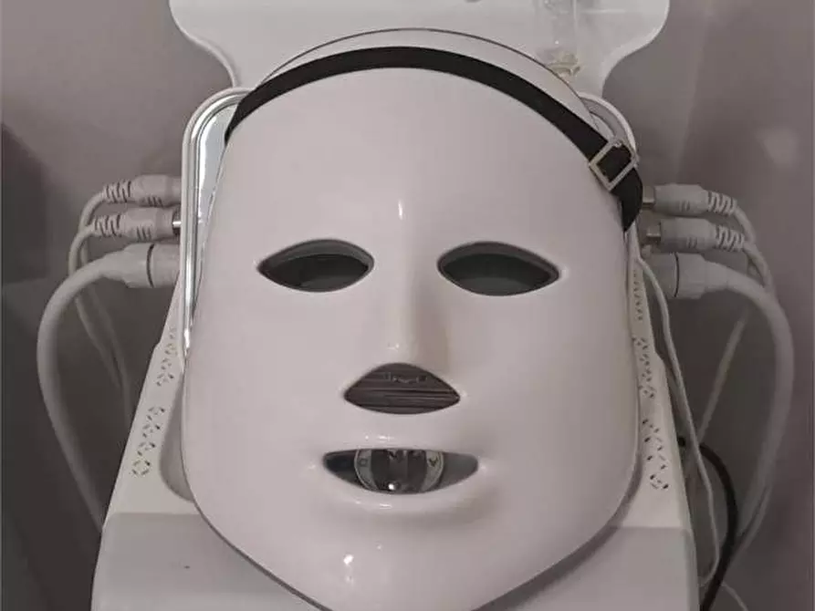 Immagine 18 di Negozio in affitto  in VIA SOLARI a Parma