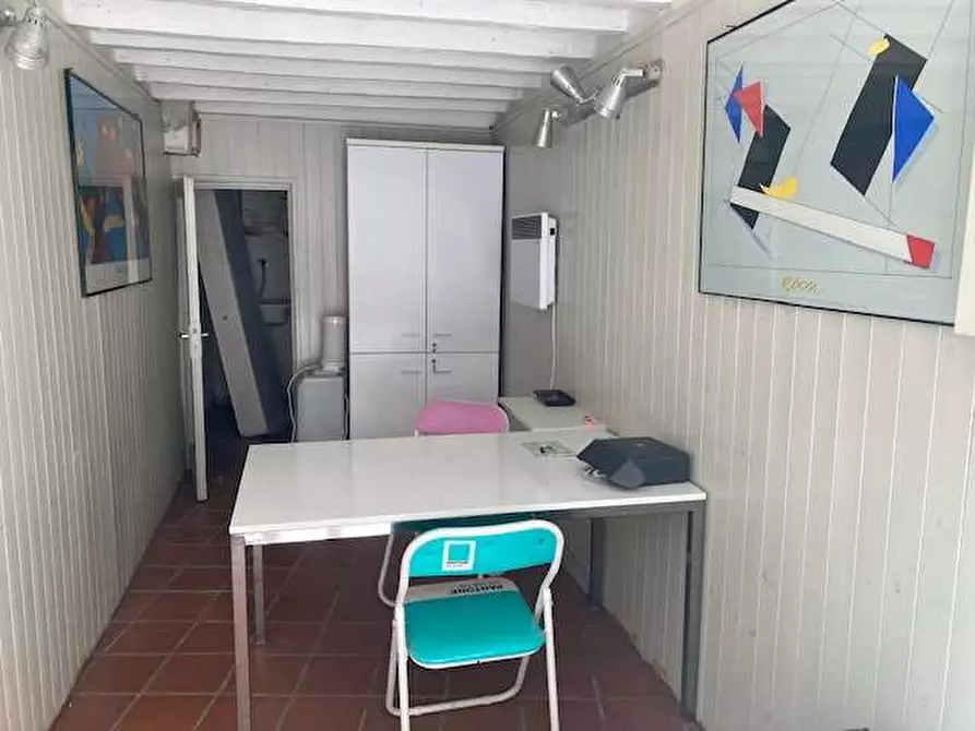 Immagine 3 di Negozio in vendita  in borgo regale 16 a Parma