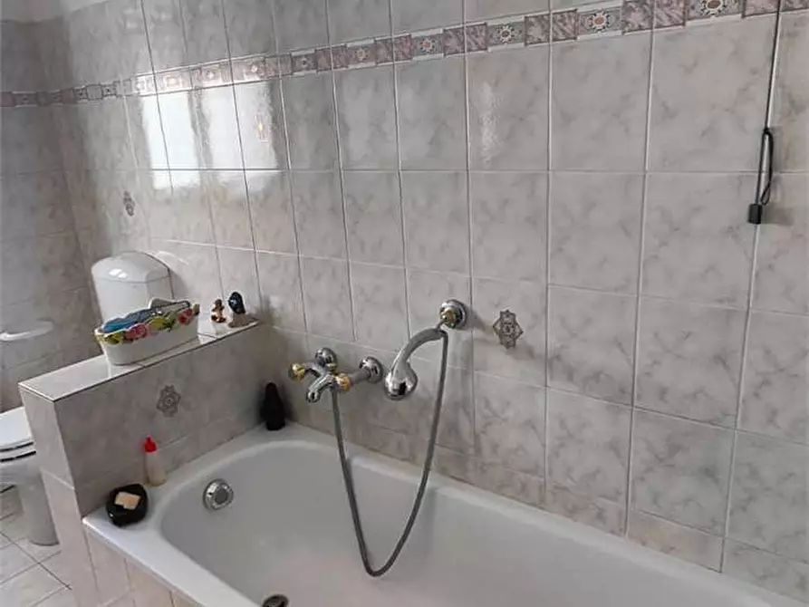 Immagine 13 di Trilocale in vendita  in via San Leonardo a Parma