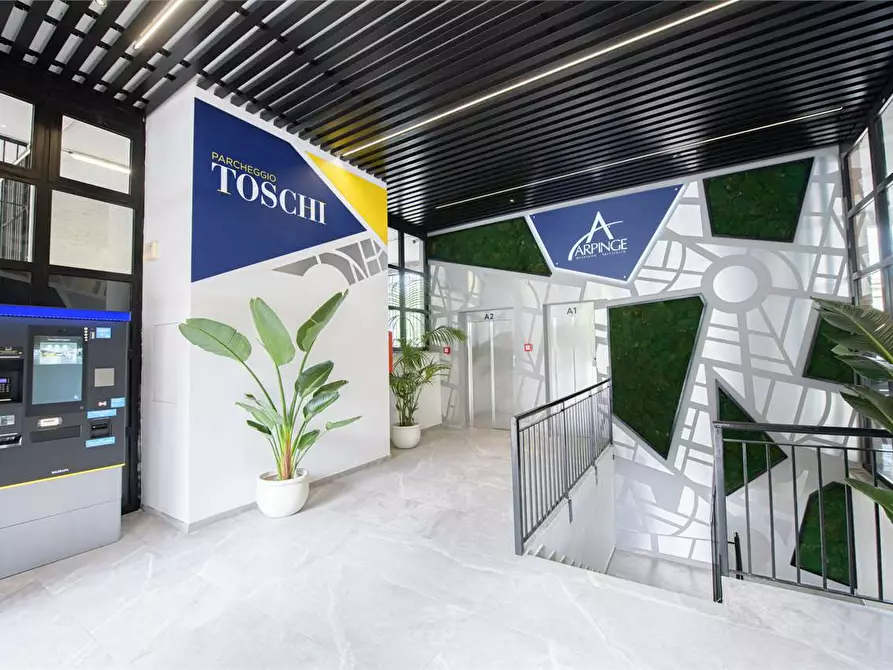 Immagine 3 di Garage in vendita  in parcheggio toschi a Parma