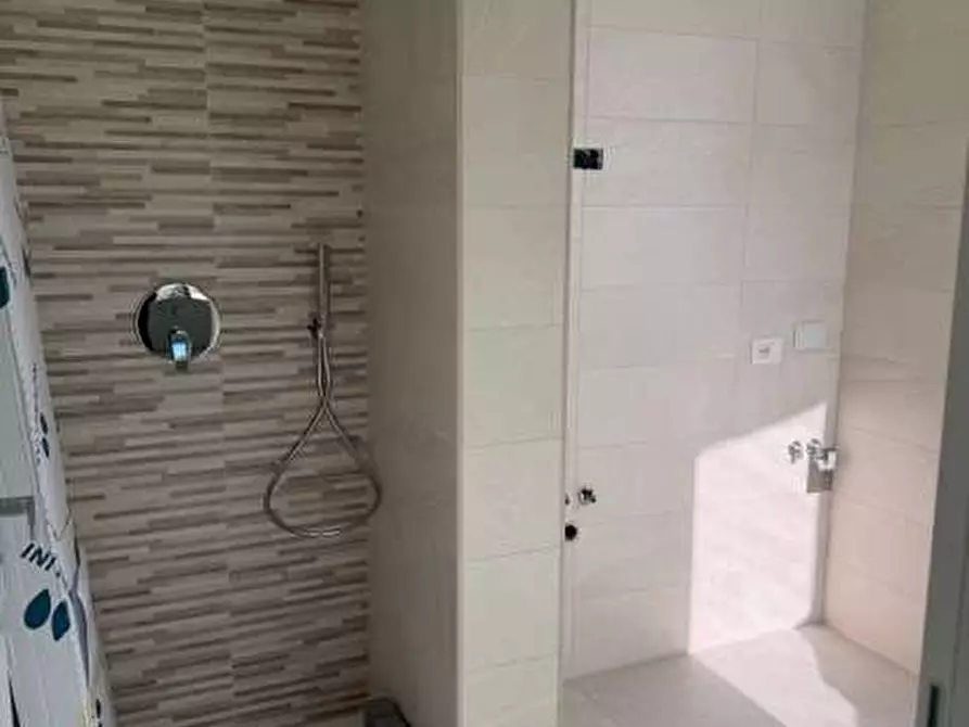 Immagine 9 di Appartamento in affitto  in VIA LANGHIRANO a Parma