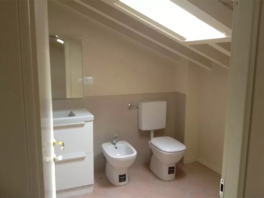 Immagine 12 di Quadrilocale in affitto  in strada bassa dei folli a Parma