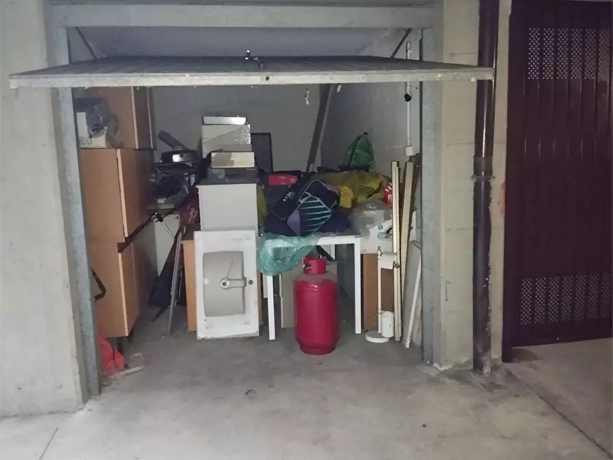 Immagine 1 di Garage in vendita  in Via Irma ed Emma Gramatica 10 a Parma