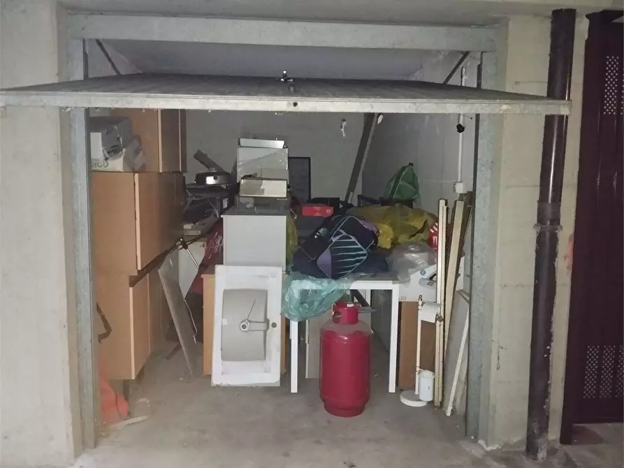 Immagine 2 di Garage in vendita  in Via Irma ed Emma Gramatica 10 a Parma