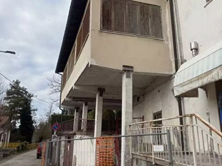 Immagine 14 di Stabile in vendita  in piazza roma a Tizzano Val Parma