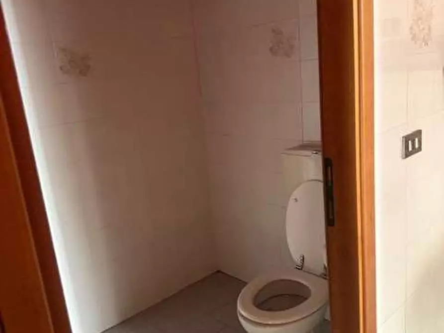 Immagine 16 di Stabile in vendita  in piazza roma a Tizzano Val Parma