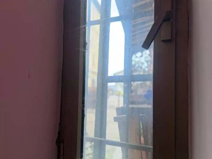 Immagine 18 di Stabile in vendita  in piazza roma a Tizzano Val Parma