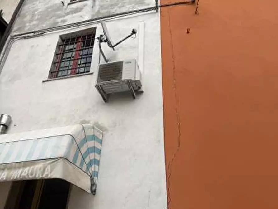 Immagine 20 di Stabile in vendita  in piazza roma a Tizzano Val Parma