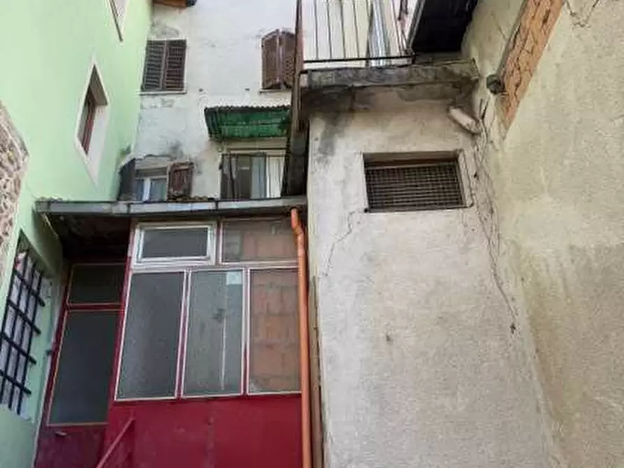 Immagine 28 di Stabile in vendita  in piazza roma a Tizzano Val Parma