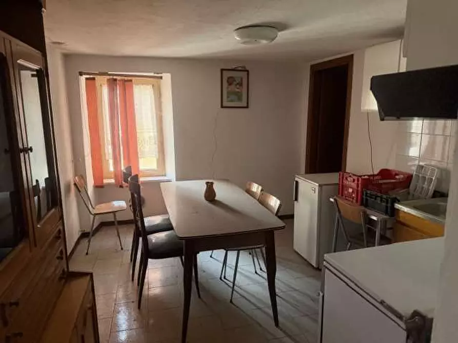 Immagine 36 di Stabile in vendita  in piazza roma a Tizzano Val Parma