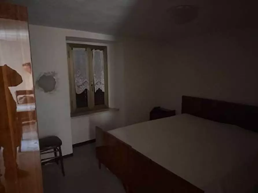 Immagine 37 di Stabile in vendita  in piazza roma a Tizzano Val Parma