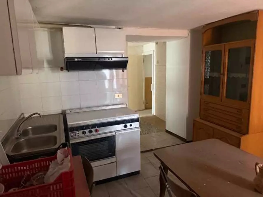 Immagine 38 di Stabile in vendita  in piazza roma a Tizzano Val Parma