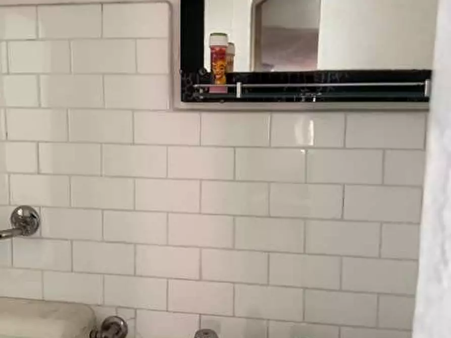 Immagine 45 di Stabile in vendita  in piazza roma a Tizzano Val Parma