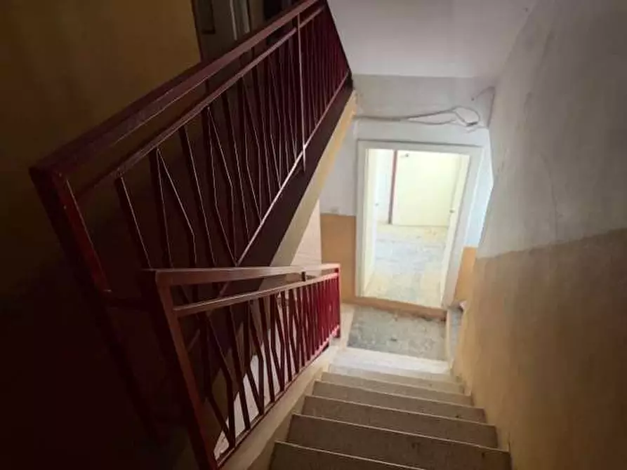 Immagine 46 di Stabile in vendita  in piazza roma a Tizzano Val Parma