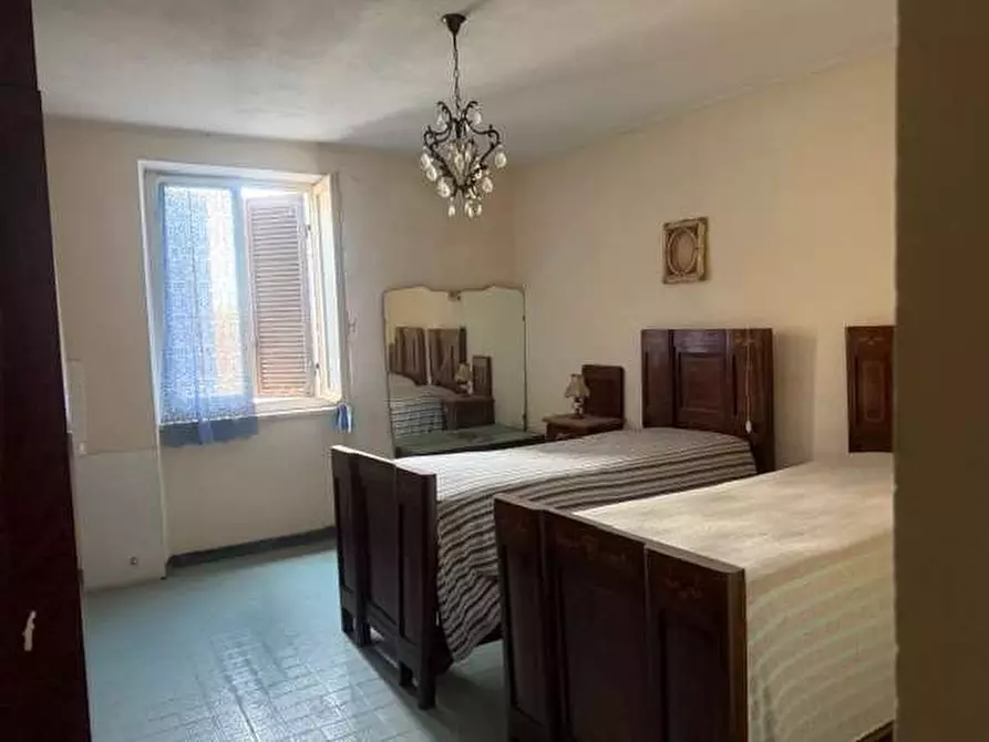 Immagine 47 di Stabile in vendita  in piazza roma a Tizzano Val Parma