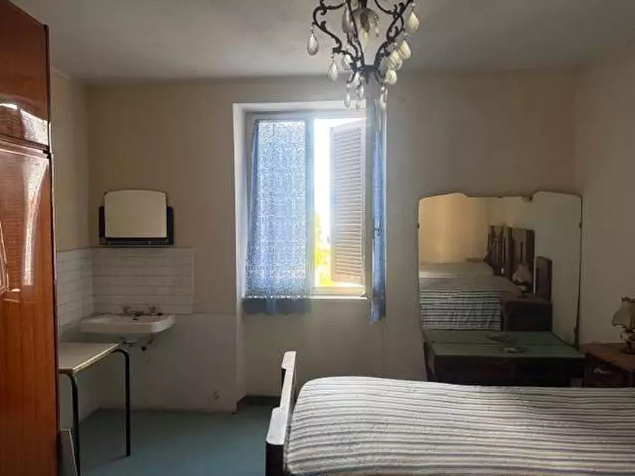 Immagine 48 di Stabile in vendita  in piazza roma a Tizzano Val Parma