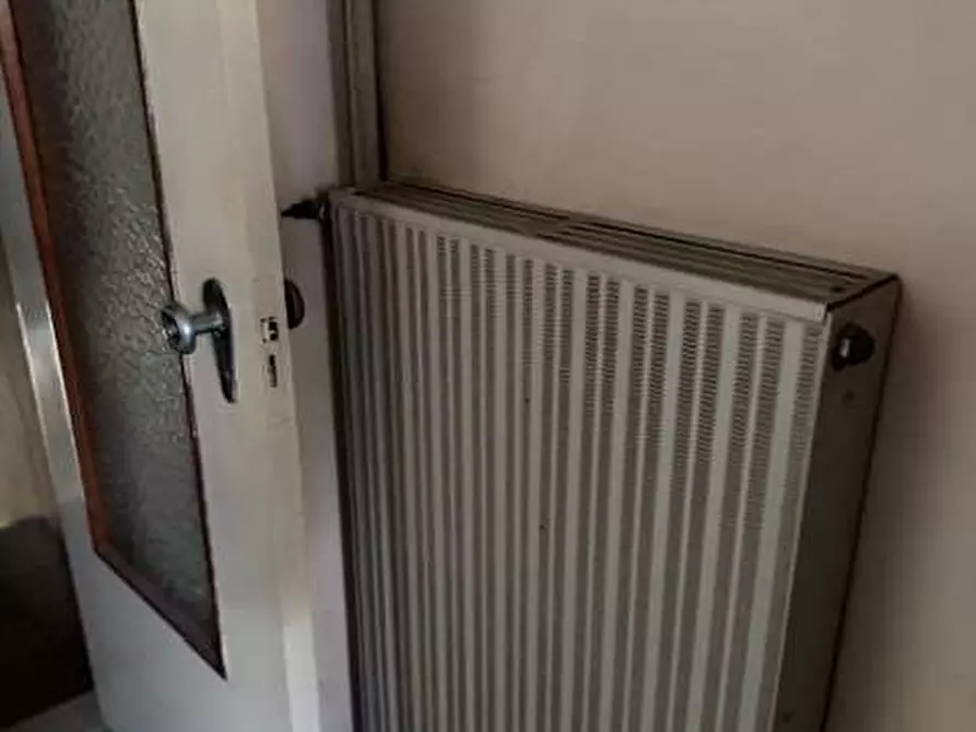 Immagine 49 di Stabile in vendita  in piazza roma a Tizzano Val Parma