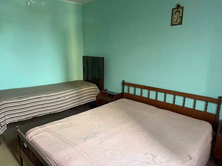 Immagine 55 di Stabile in vendita  in piazza roma a Tizzano Val Parma