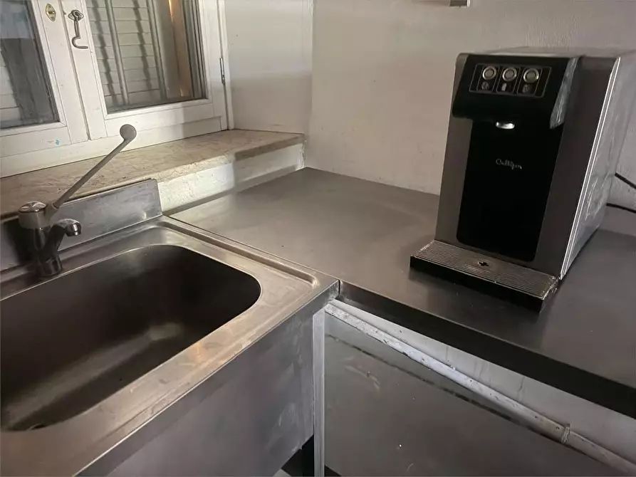 Immagine 16 di Stabile in vendita  a Parma