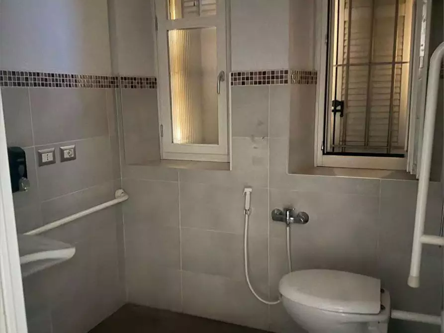 Immagine 19 di Stabile in vendita  a Parma