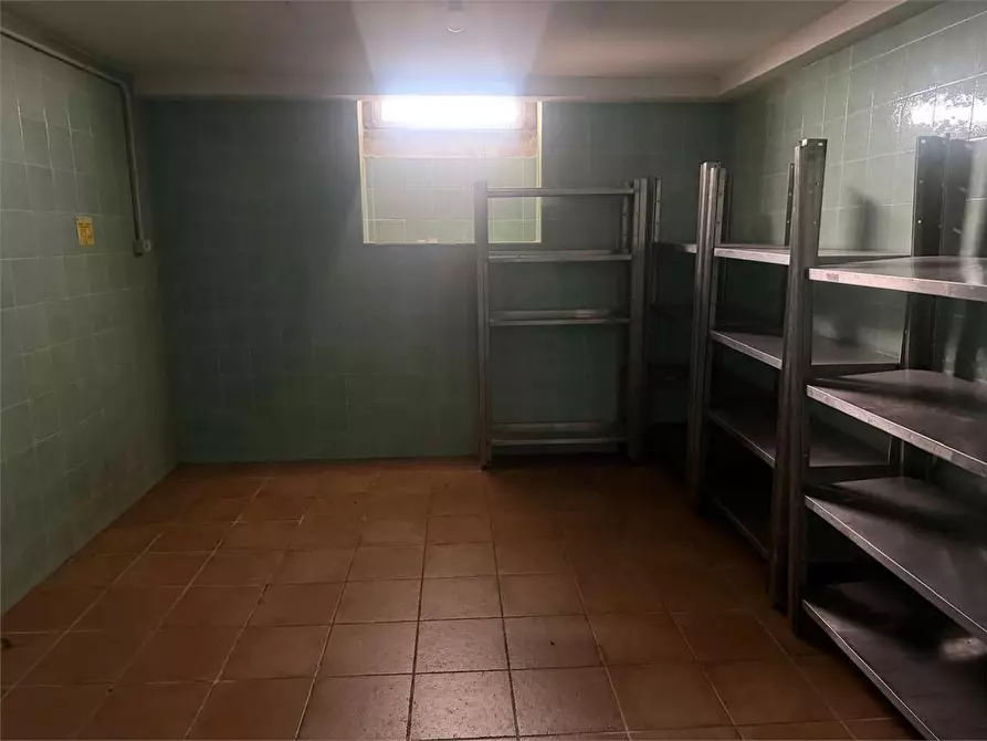 Immagine 23 di Stabile in vendita  a Parma