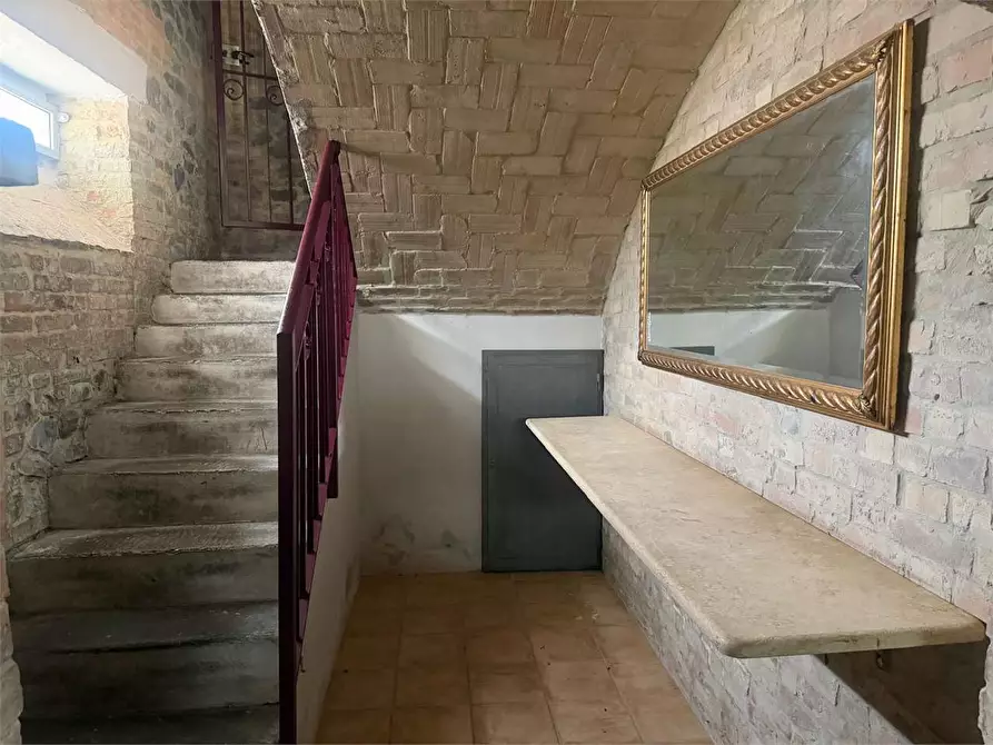 Immagine 20 di Stabile in vendita  a Parma
