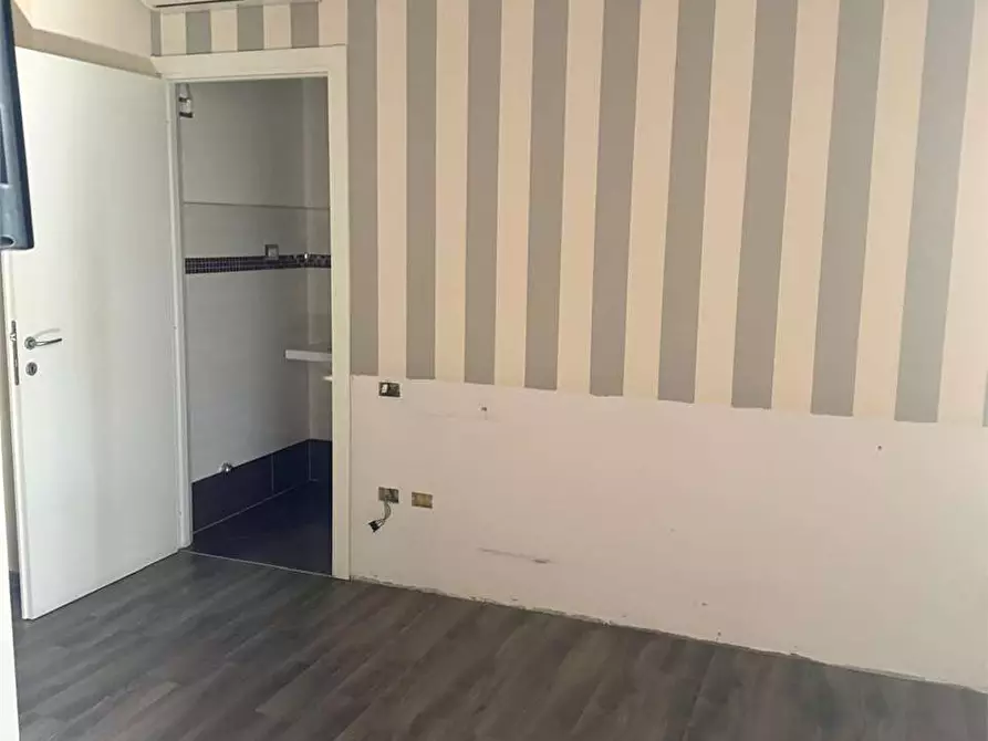 Immagine 28 di Stabile in vendita  a Parma