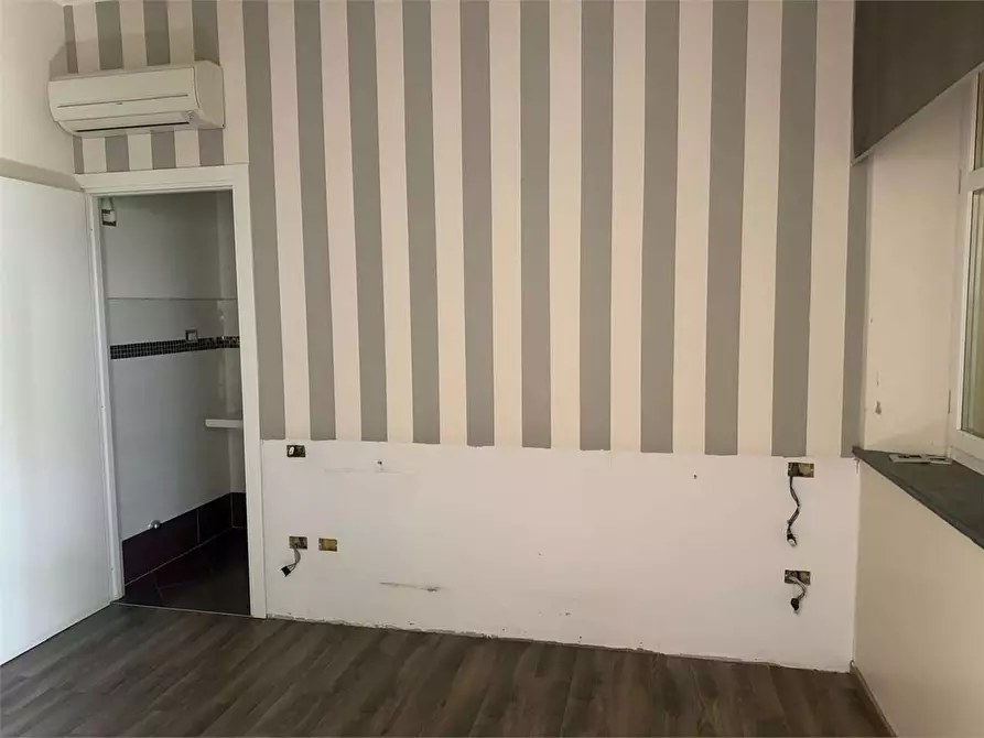 Immagine 27 di Stabile in vendita  a Parma