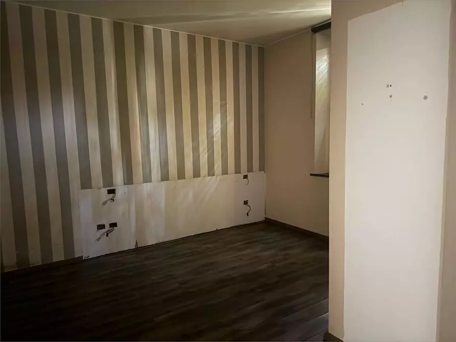 Immagine 35 di Stabile in vendita  a Parma