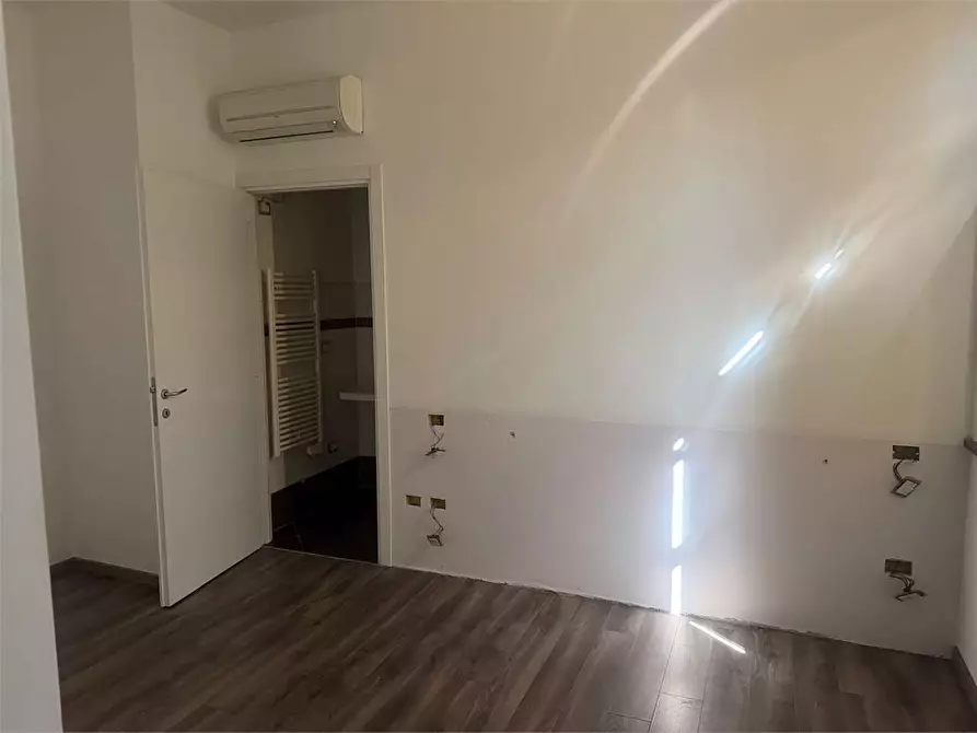 Immagine 40 di Stabile in vendita  a Parma