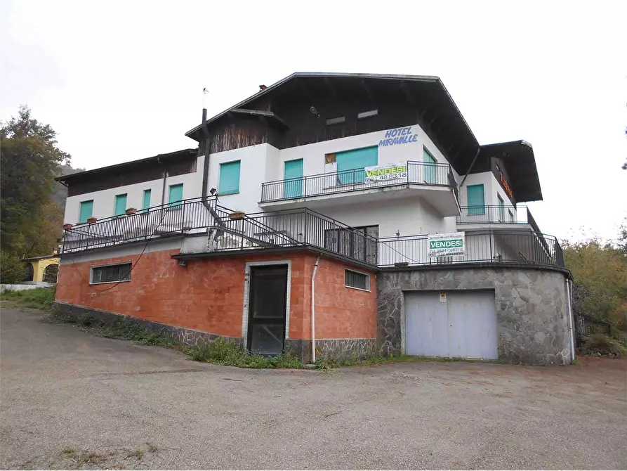 Immagine 1 di Stabile in vendita  in strada dei laghi 2 a Terenzo