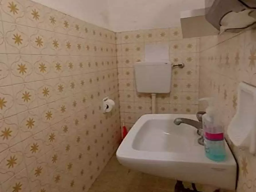 Immagine 8 di Ufficio in affitto  a Parma