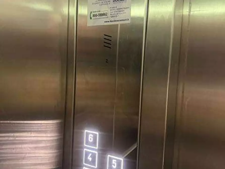 Immagine 19 di Negozio in vendita  in Viale Mentana 45 a Parma
