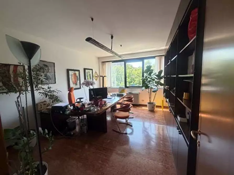 Immagine 12 di Negozio in vendita  in Viale Mentana 45 a Parma