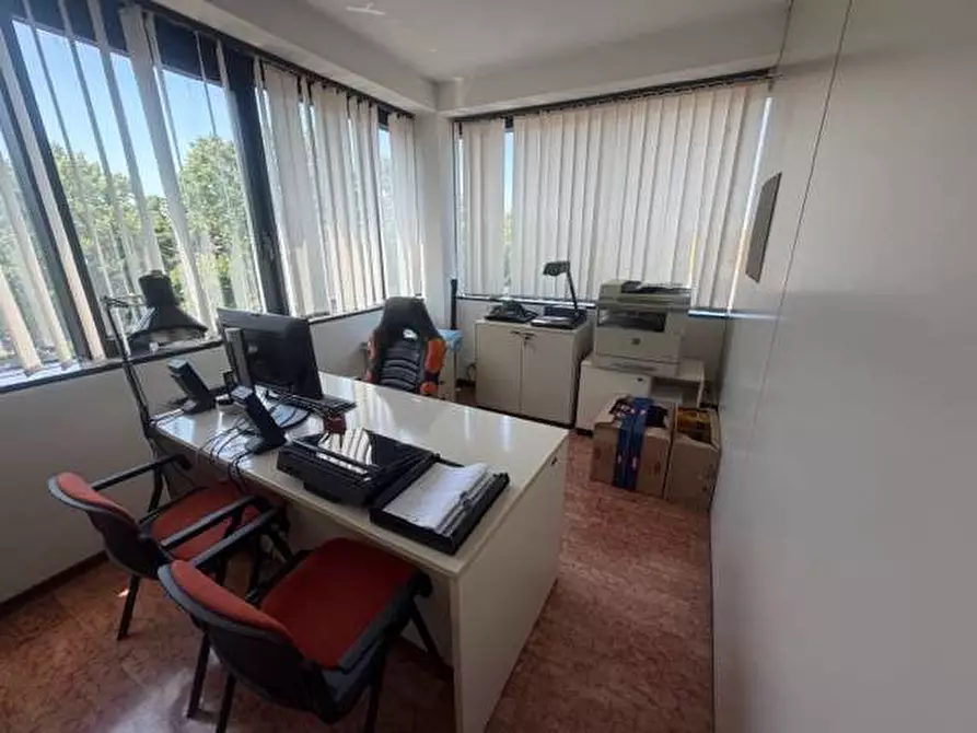 Immagine 13 di Negozio in vendita  in Viale Mentana 45 a Parma